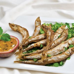 Cá trứng chiên giòn xốt chanh dây