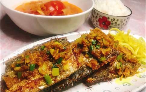 chiên cá hố với sả ớt