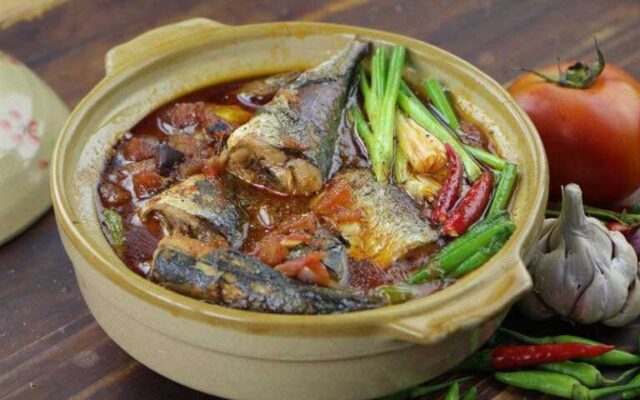 cá nục kho dưa cải