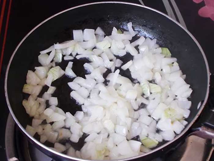 xào hành tây và tỏi