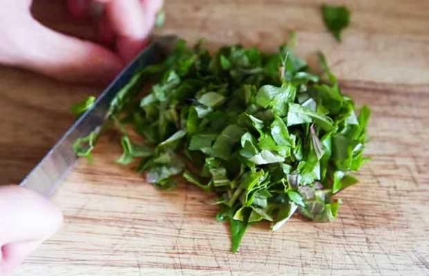 cá bạc má kho rau răm